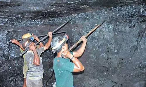 తీరని సింగరేణి భూ నిర్వాసితుల కష్టాలు