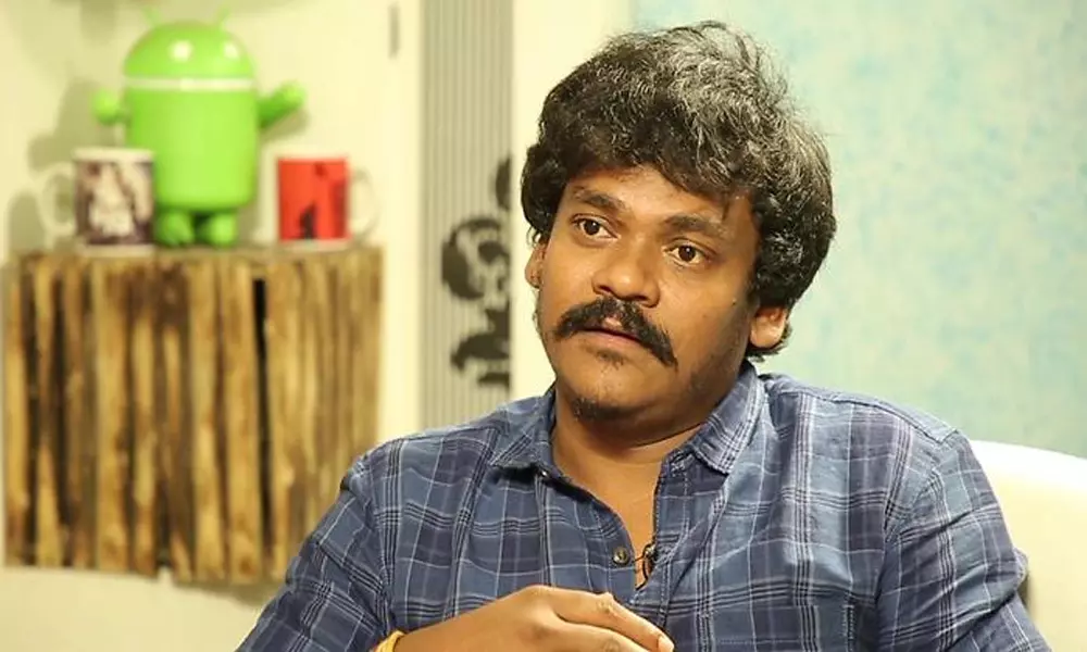 షకలక శంకర్ను అడ్డుకున్న విజయవాడ పోలీసులు షకలక శంకర్ను అడ్డుకున్న విజయవాడ పోలీసులు