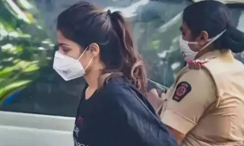 జైలు నుంచి రియా చక్రవర్తి విడుదల..మీడియాకు ముంబయి పోలీసుల హెచ్చరిక