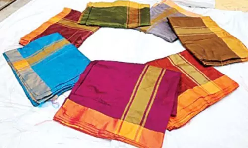 తెలంగాణలో రేపట్నుంచి బతుకమ్మ చీరల పంపిణీ