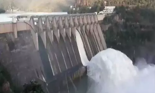 శ్రీశైలం జలాశయానికి మరోసారి వరద ప్రవాహం