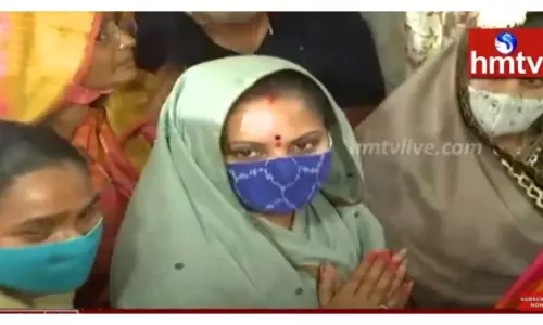 దర్గాను సందర్శించిన కవిత...వీడియో...