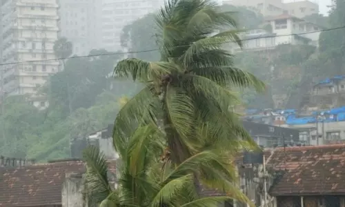 Weather Updates: మరో పన్నెండు గంటల్లో తీవ్రంగా మారనున్న వాయుగుండం..ఏపీ ఉత్తరకోస్తాలో భారీ వర్ష సూచన!