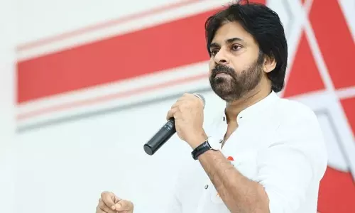 ఇంజినీరింగ్ పరీక్షల నిర్వహణపై ప్రభుత్వం పునరాలోచన చేయాలి: పవన్ కల్యాణ్
