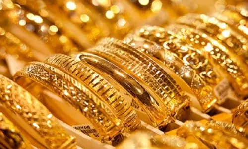 వరద నీటిలో గల్లంతైన బంగారు ఆభరణాలు వరద నీటిలో గల్లంతైన బంగారు ఆభరణాలు