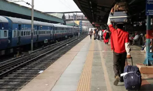 యువర్ అటెన్షన్ ప్లీజ్.. రైల్వే ప్రయాణికులకు హెచ్చరికలు! యువర్ అటెన్షన్ ప్లీజ్.. రైల్వే ప్రయాణికులకు హెచ్చరికలు!