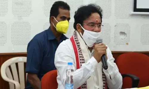 జీహెచ్ఎంసీ కమిషనర్ లోకేష్పై కేంద్రమంత్రి కిషన్రెడ్డి సీరియస్ జీహెచ్ఎంసీ కమిషనర్ లోకేష్పై కేంద్రమంత్రి కిషన్రెడ్డి సీరియస్