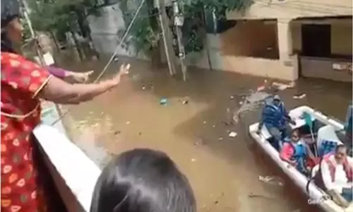 నీ పేరు రాసి చస్తాం: ఎమ్మెల్యేపై మహిళల ఆగ్రహం