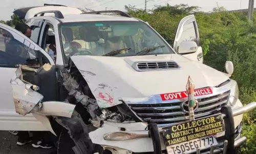 కలెక్టర్ కారును ఢీకొన్న లారీ..తృటిలో తప్పిన పెను ప్రమాదం