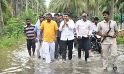 NARA LOKESH : వరద ప్రభావిత ప్రాంతాలలో నారా లోకేష్ పర్యటన . NARA LOKESH : వరద ప్రభావిత ప్రాంతాలలో నారా లోకేష్ పర్యటన .