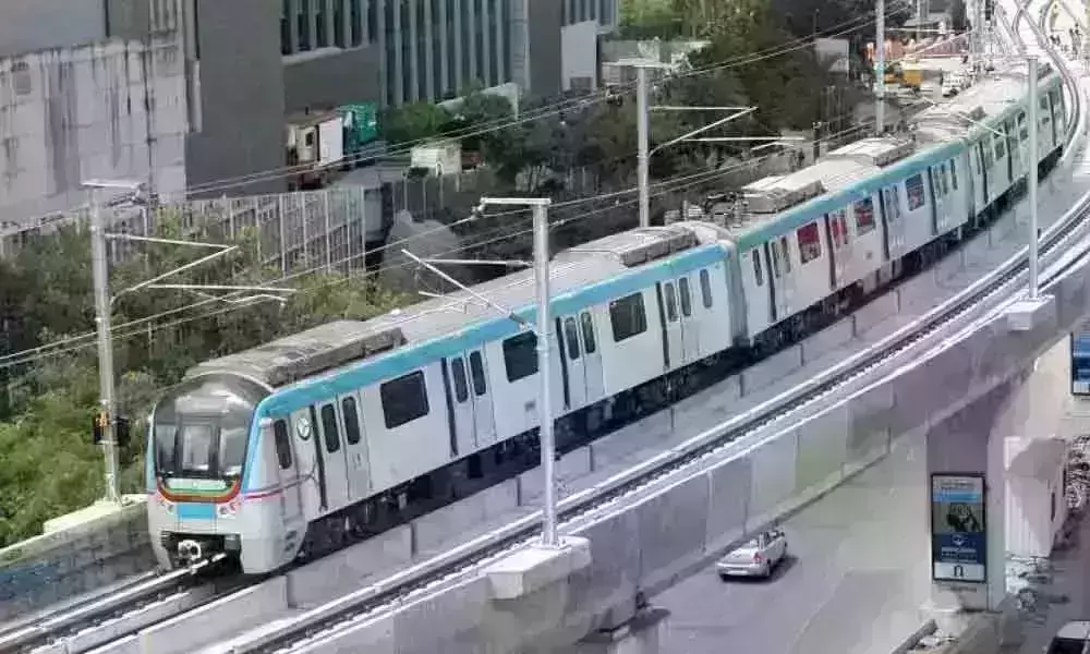 మెట్రో రైల్ ప్రయాణికులకు దసరా ధమాకా