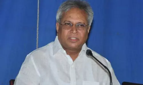 పలుకుబడి వున్నంత కాలం ప్రజాప్రతినిధుల కేసులు దాచారు : మాజీ ఎంపీ ఉండవల్లి అరుణ్ కుమార్ పలుకుబడి వున్నంత కాలం ప్రజాప్రతినిధుల కేసులు దాచారు : మాజీ ఎంపీ ఉండవల్లి అరుణ్ కుమార్