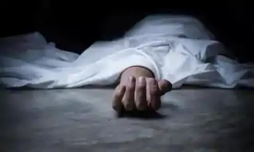 ఇంటి గోడ కూలి చిన్నారి మృతి