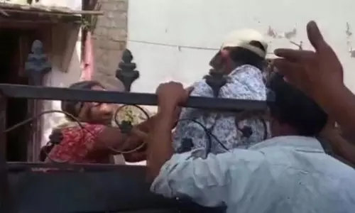 హయత్‌ నగర్‌ కార్పోరేటర్‌పై మహిళ దాడి