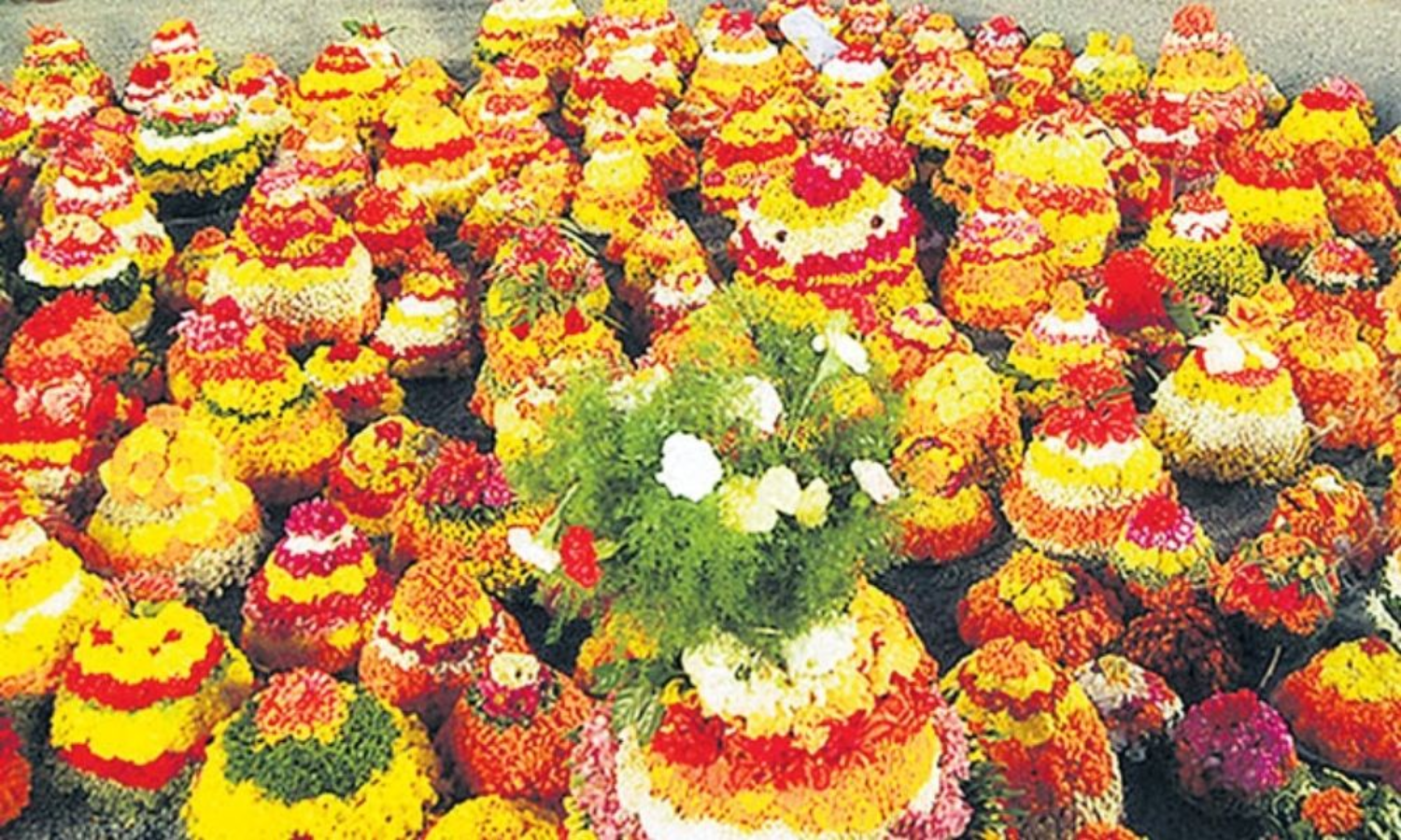 బతుకమ్మ చరిత్ర - పండుగ విశిష్టత | Bathukamma festival 2020: history and  significance of bathukamma festival