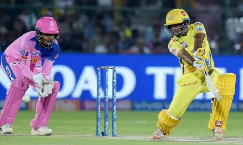 IPL 2020:  ఇరు జ‌ట్ల‌కు చావోరేవో మ్యాచ్‌.. టాస్ గెలిచి బ్యాటింగ్ ఎంచుకున్న చెన్నై
