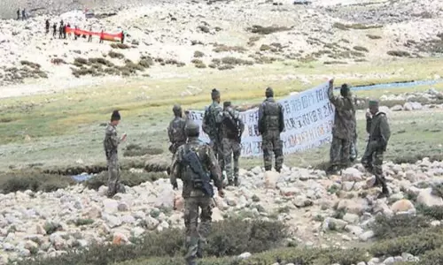 చైనా సైనికుడిని అప్పగించిన భారత్ చైనా సైనికుడిని అప్పగించిన భారత్