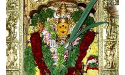 Vijayawada durgamma updates: అమ్మవారికి పట్టువస్త్రాలు సమర్పణ...