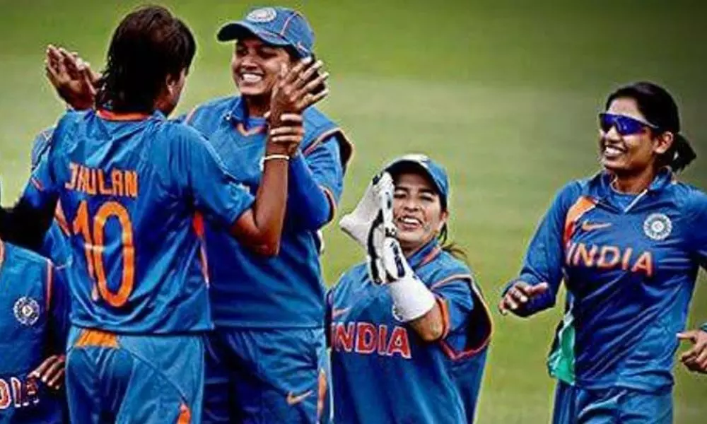 T20 Challenge: యూఏఈకి చేరుకున్న భార‌త మహిళా క్రికెటర్లు