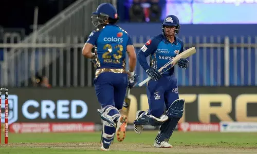 IPL 2020: ఒక్క వికెట్ కోల్పోకుండా.. ముంబై పై చేయి IPL 2020: ఒక్క వికెట్ కోల్పోకుండా.. ముంబై పై చేయి