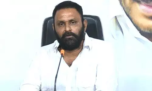 ఎస్ఈసీ నిమ్మగడ్డ వ్యవహారంపై కొడాలి ఘాటు వ్యాఖ్యలు ఎస్ఈసీ నిమ్మగడ్డ వ్యవహారంపై కొడాలి ఘాటు వ్యాఖ్యలు