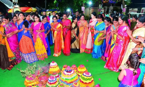 తెలంగాణ వ్యాప్తంగా బతుకమ్మ సంబరాలు