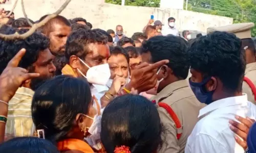 ర‌ఘునంద‌న్ రావు బంధువు ఇంట్లో రూ. 18.65 ల‌క్ష‌లు స్వాధీనం