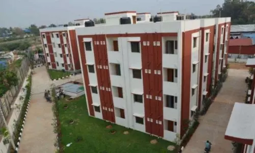 గ్రేటర్ ఫైట్లో డబుల్ బెడ్రూమ్ ఇళ్ల పంపిణీ కలిసొచ్చేదెవరికి..? గ్రేటర్ ఫైట్లో డబుల్ బెడ్రూమ్ ఇళ్ల పంపిణీ కలిసొచ్చేదెవరికి..?