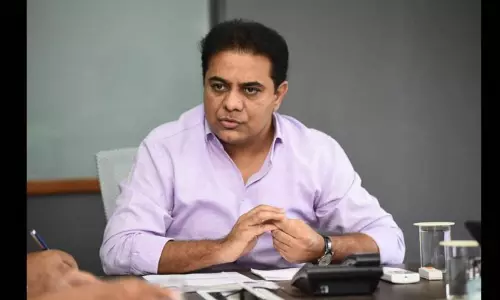 ప్రగతి భవన్‎లో మీడియాతో మంత్రి కేటీఆర్ చిట్ చాట్