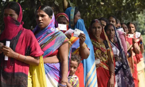 బీహార్ లో 53.4శాతం పోలింగ్..