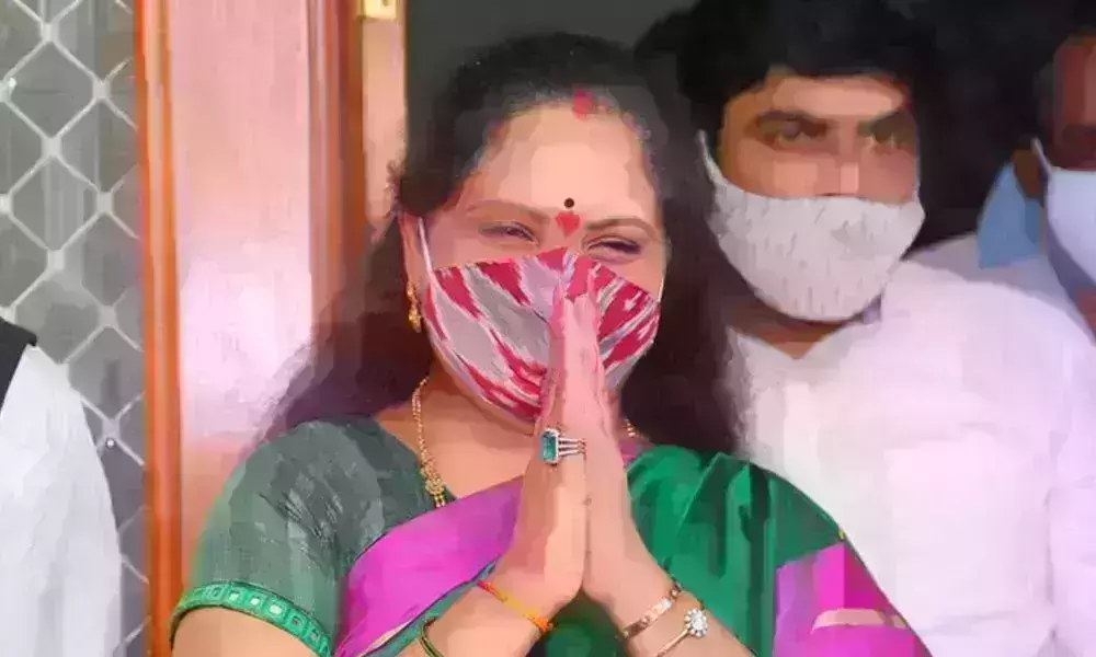 కాసేపట్లో ఎమ్మెల్సీగా కవిత ప్రమాణ స్వీకారం కాసేపట్లో ఎమ్మెల్సీగా కవిత ప్రమాణ స్వీకారం