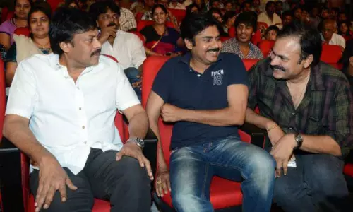 మన బంధం ఎప్పటికీ ఇలాగే కొనసాగాలి.. చిరు ఎమోషనల్ ట్వీట్! మన బంధం ఎప్పటికీ ఇలాగే కొనసాగాలి.. చిరు ఎమోషనల్ ట్వీట్!