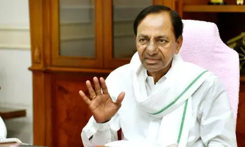 వీఆర్వోలు బాధపడాల్సిన అవసరం లేదు .. సీఎం కేసీఆర్ భరోసా!