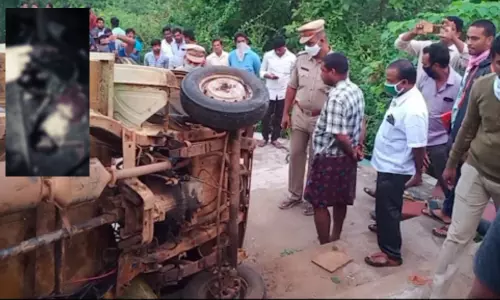 Road accident at Gokavaram: తూర్పుగోదావరి జిల్లా గోకవరం మండలంలో ఘోర రోడ్డు ప్రమాదం Road accident at Gokavaram: తూర్పుగోదావరి జిల్లా గోకవరం మండలంలో ఘోర రోడ్డు ప్రమాదం