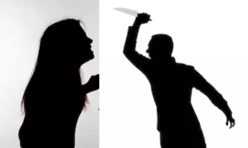 Bhadradri Kothagudem: రెచ్చిపోయిన ప్రేమోన్మాది..యువతి పై దాడి