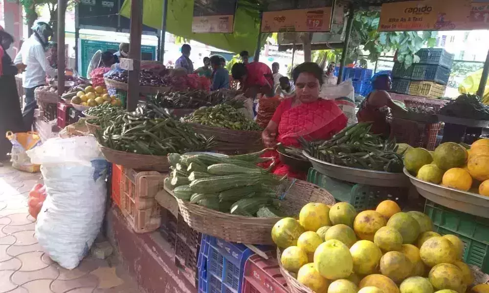 రోజు రోజుకు ఆకాశాన్నంటుంతున్న కూరగాయల ధరలు