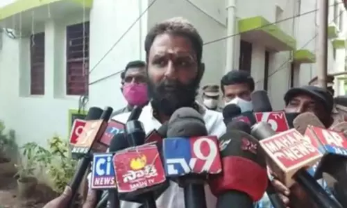 నారా లోకేష్పై మరోసారి విరుచుకుపడ్డ కొడాలి నాని నారా లోకేష్పై మరోసారి విరుచుకుపడ్డ కొడాలి నాని