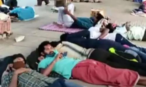 తిరుమల: సర్వదర్శన టోకెన్ల కోసం భక్తుల పడిగాపులు