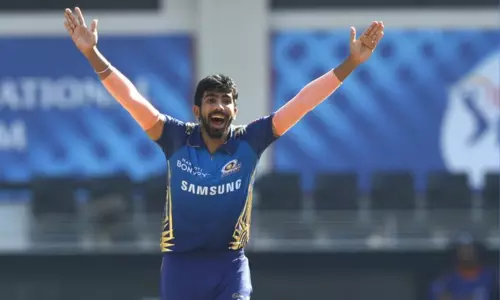 చెలరేగిన బుమ్రా.. ముంబై లక్ష్యం 111