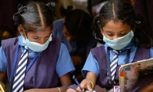 విద్యార్ధులకు శాపంగా మారిన కరోనా