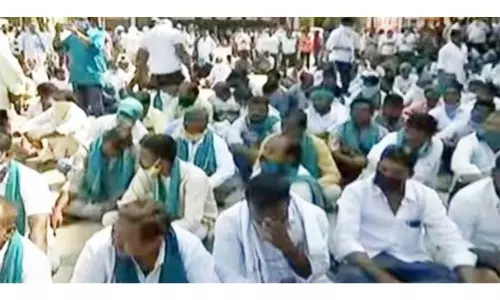 ఆర్మూర్‌లో రైతుల మహాధర్నా