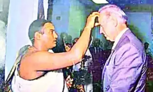 అమెరికా కాబోయే అధ్యక్షుడు బైడెన్ కు ధర్మపురి పూజారికి మధ్య సంబంధం ఏమిటి?