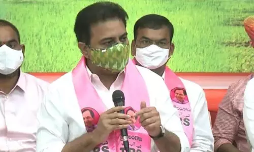 కేంద్రంపై మంత్రి కేటీఆర్ ఘాటు విమర్శలు.. కేంద్రం నుంచి ఒక్క రూపాయి అయినా..