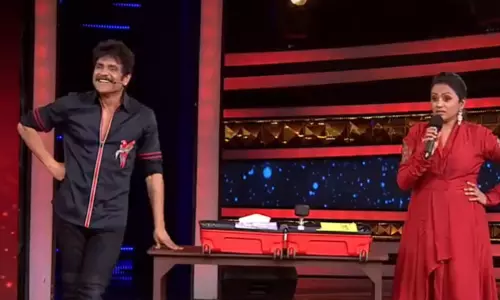 బిగ్ బాస్ లోకి సుమ.. వైల్డ్ కార్డు ఎంట్రీనా? ప్రోమోనా? బిగ్ బాస్ లోకి సుమ.. వైల్డ్ కార్డు ఎంట్రీనా? ప్రోమోనా?