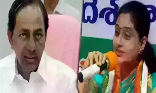 ఎవరు తీసిన గోతిలో వారే పడతారు: సీఎం కేసీఆర్‌ టార్గెట్‌గా విజయశాంతి వ్యాఖ్యలు