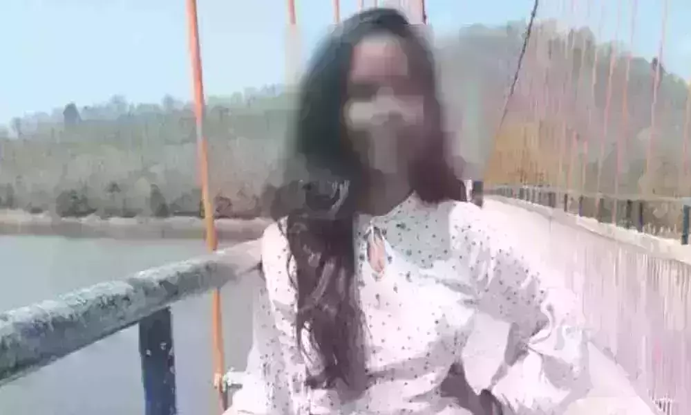 ఆరిన అక్షర దీపం..అసలేం జరిగింది?