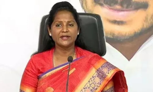 నా గొంతుతో కావాలనే మిమిక్రీ చేశారు: ఉండవల్లి శ్రీదేవి నా గొంతుతో కావాలనే మిమిక్రీ చేశారు: ఉండవల్లి శ్రీదేవి