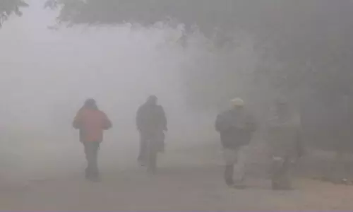 ఉమ్మడి ఆదిలాబాద్ జిల్లాను వణికిస్తోన్న చలి ఉమ్మడి ఆదిలాబాద్ జిల్లాను వణికిస్తోన్న చలి