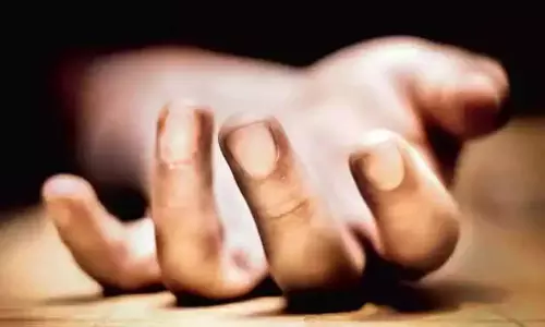 ఒకే కుటుంబానికి చెందిన ముగ్గురు ఆత్మహత్య ఒకే కుటుంబానికి చెందిన ముగ్గురు ఆత్మహత్య