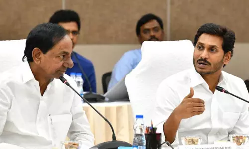 దీపావళి శుభాకాంక్షలు తెలియజేసిన ఇరు రాష్ట్రాల సీఎంలు కేసీఆర్, జగన్ దీపావళి శుభాకాంక్షలు తెలియజేసిన ఇరు రాష్ట్రాల సీఎంలు కేసీఆర్, జగన్